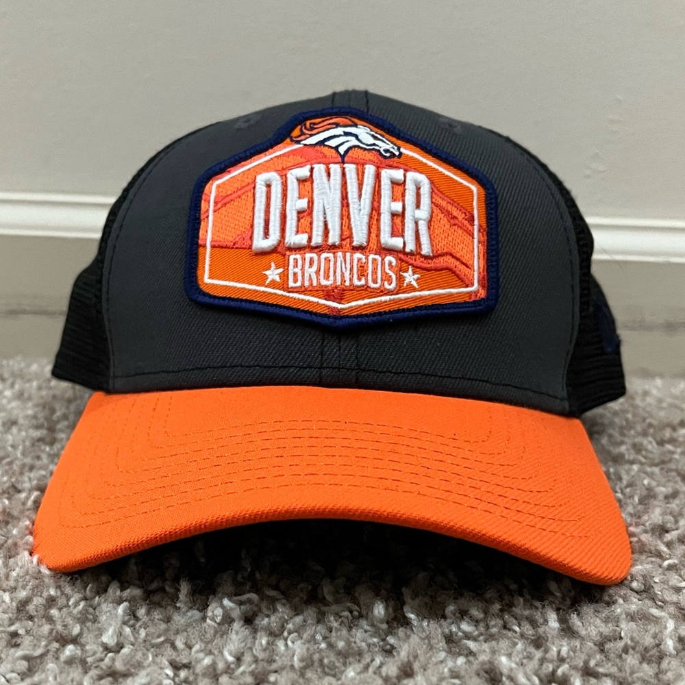 New Era NFL Denver Broncos Salute To Service Hat Cap 9Forty Mesh Snap Back EUC